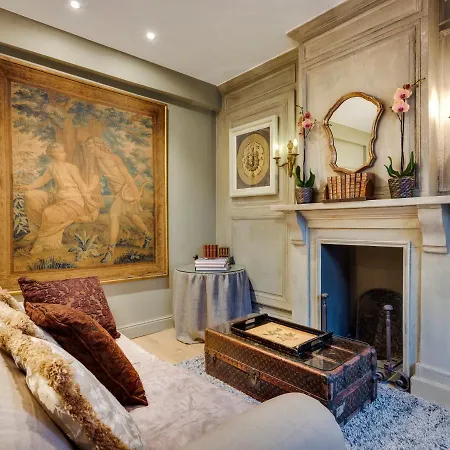 Maison Le Dragon Bed & Breakfast 4*