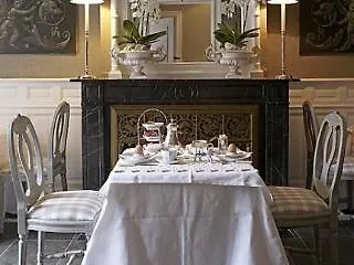 Maison Le Dragon Bed & Breakfast 4*