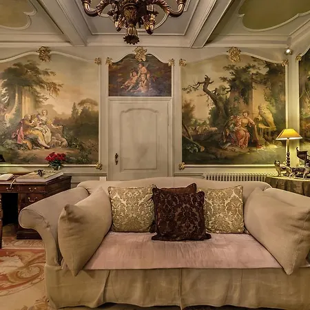 Maison Le Dragon Bed & Breakfast 4*