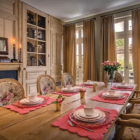 Maison Le Dragon Bed & Breakfast 4*